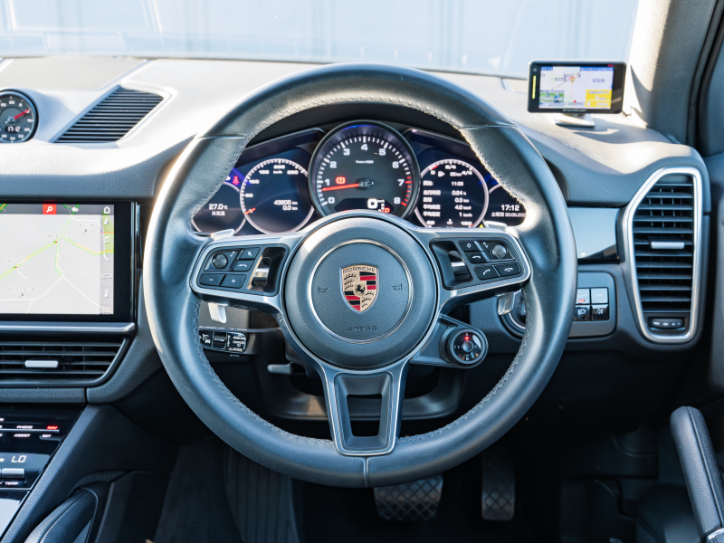 ポルシェ カイエン ﾍﾞｰｽｸﾞﾚｰﾄﾞ ｽﾎﾟｰﾂｸﾛﾉPKG　ﾌﾞﾗｯｸﾚｻﾞｰｼｰﾄ PCMﾅﾋﾞ AppleCarPlay ｱﾗｳﾝﾄﾞﾋﾞｭｰ ｴﾝﾄﾘｰﾄﾞﾗｲﾌﾞ ACC ﾚｰﾝﾁｪﾝｼﾞ LEDﾗｲﾄ ﾊﾟｰｸｱｼｽﾄ TPM ｶｲｴﾝ19AW　2年保証