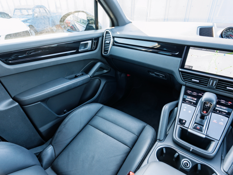 ポルシェ カイエン ﾍﾞｰｽｸﾞﾚｰﾄﾞ ｽﾎﾟｰﾂｸﾛﾉPKG　ﾌﾞﾗｯｸﾚｻﾞｰｼｰﾄ PCMﾅﾋﾞ AppleCarPlay ｱﾗｳﾝﾄﾞﾋﾞｭｰ ｴﾝﾄﾘｰﾄﾞﾗｲﾌﾞ ACC ﾚｰﾝﾁｪﾝｼﾞ LEDﾗｲﾄ ﾊﾟｰｸｱｼｽﾄ TPM ｶｲｴﾝ19AW　2年保証