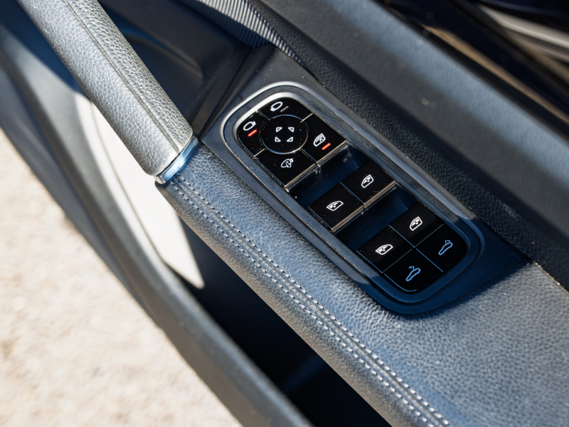 ポルシェ カイエン ﾍﾞｰｽｸﾞﾚｰﾄﾞ ｽﾎﾟｰﾂｸﾛﾉPKG　ﾌﾞﾗｯｸﾚｻﾞｰｼｰﾄ PCMﾅﾋﾞ AppleCarPlay ｱﾗｳﾝﾄﾞﾋﾞｭｰ ｴﾝﾄﾘｰﾄﾞﾗｲﾌﾞ ACC ﾚｰﾝﾁｪﾝｼﾞ LEDﾗｲﾄ ﾊﾟｰｸｱｼｽﾄ TPM ｶｲｴﾝ19AW　2年保証