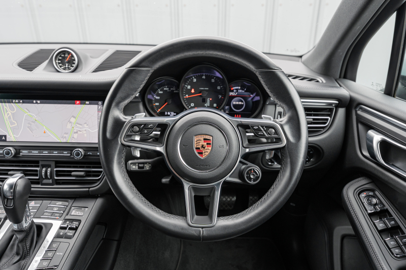 ポルシェ マカン ﾍﾞｰｽｸﾞﾚｰﾄﾞ　ｽﾎﾟｰﾂｸﾛﾉPKG ﾌﾞﾗｯｸﾚｻﾞｰｼｰﾄ ｼｰﾄﾋｰﾀｰ PCMﾅﾋﾞ AppleCarPlay ｱﾗｳﾝﾄﾞﾋﾞｭｰ ｴﾝﾄﾘｰﾄﾞﾗｲﾌﾞ ACC ﾚｰﾝﾁｪﾝｼﾞ TPM ﾏｶﾝS18ｲﾝﾁAW　2年保証