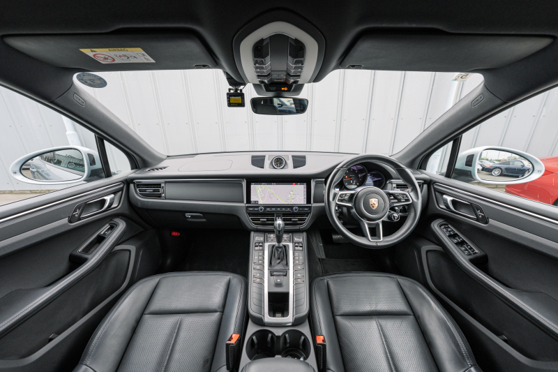 ポルシェ マカン ﾍﾞｰｽｸﾞﾚｰﾄﾞ　ｽﾎﾟｰﾂｸﾛﾉPKG ﾌﾞﾗｯｸﾚｻﾞｰｼｰﾄ ｼｰﾄﾋｰﾀｰ PCMﾅﾋﾞ AppleCarPlay ｱﾗｳﾝﾄﾞﾋﾞｭｰ ｴﾝﾄﾘｰﾄﾞﾗｲﾌﾞ ACC ﾚｰﾝﾁｪﾝｼﾞ TPM ﾏｶﾝS18ｲﾝﾁAW　2年保証