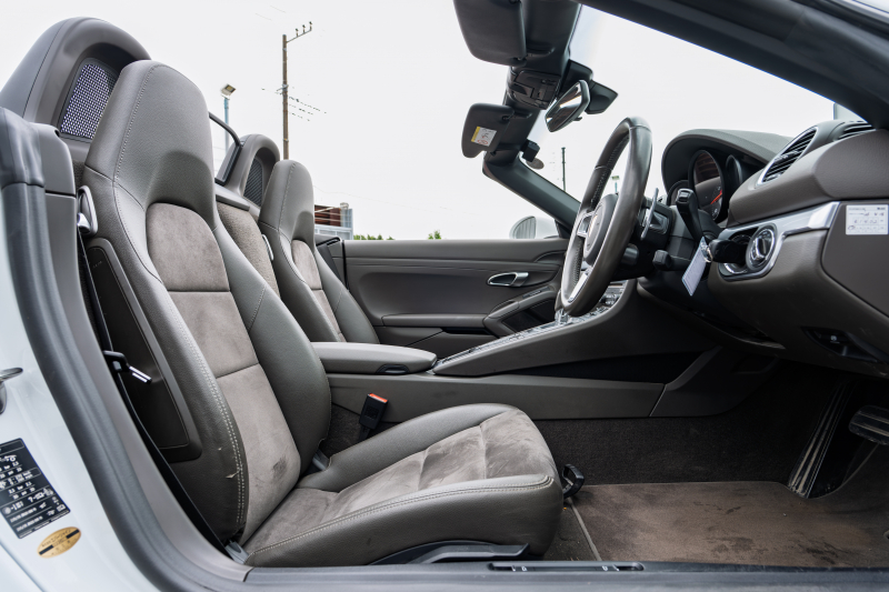ポルシェ 718 ボクスター ﾍﾞｰｽｸﾞﾚｰﾄﾞ ｽﾎﾟｰﾂｸﾛﾉPKG　ｱｹﾞｰﾄｸﾞﾚｰﾊｰﾌﾚｻﾞｰｼｰﾄ ﾌﾞﾗｳﾝｿﾌﾄﾄｯﾌﾟ PCMﾅﾋﾞ CarPlay PASM PDLS GTｽﾎﾟｰﾂｽﾃｱ ﾊﾟｰｸｱｼｽﾄ ｸﾙｺﾝ 電動Dﾐﾗｰ ｵｰﾄｴｱｺﾝ TPM ｶﾚﾗS20ｲﾝﾁAW　2年保証