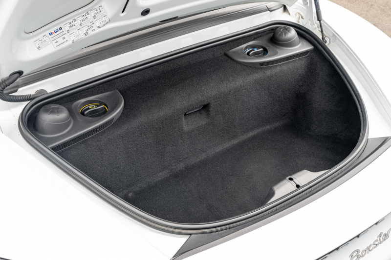ポルシェ 718 ボクスター ﾍﾞｰｽｸﾞﾚｰﾄﾞ ｽﾎﾟｰﾂｸﾛﾉPKG　MY18 ﾌﾞﾗｯｸﾊｰﾌﾚｻﾞｰｼｰﾄ ﾌﾞﾗｯｸｿﾌﾄﾄｯﾌﾟ PCMﾅﾋﾞ CarPlay PDLS ｽﾎﾟｰﾂﾃｰﾙﾊﾟｲﾌﾟ ﾌﾞﾗｯｸﾃｰﾙﾗｲﾄ 電動Dﾐﾗｰ ｱﾙﾐﾆｳﾑﾍﾟﾀﾞﾙ TPM ﾎﾞｸｽﾀｰ18ｲﾝﾁAW　2年保証
