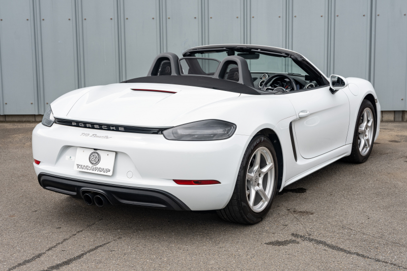 ポルシェ 718 ボクスター ﾍﾞｰｽｸﾞﾚｰﾄﾞ ｽﾎﾟｰﾂｸﾛﾉPKG　MY18 ﾌﾞﾗｯｸﾊｰﾌﾚｻﾞｰｼｰﾄ ﾌﾞﾗｯｸｿﾌﾄﾄｯﾌﾟ PCMﾅﾋﾞ CarPlay PDLS ｽﾎﾟｰﾂﾃｰﾙﾊﾟｲﾌﾟ ﾌﾞﾗｯｸﾃｰﾙﾗｲﾄ 電動Dﾐﾗｰ ｱﾙﾐﾆｳﾑﾍﾟﾀﾞﾙ TPM ﾎﾞｸｽﾀｰ18ｲﾝﾁAW　2年保証