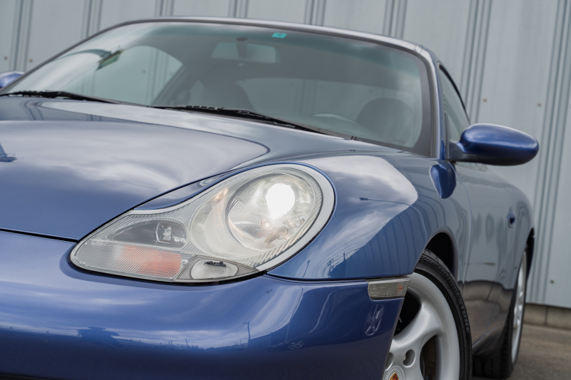 ポルシェ 911(Type996) ｶﾚﾗ　6速ﾏﾆｭｱﾙ 左ﾊﾝﾄﾞﾙ 希少ｶﾗｰ ﾌﾞﾗｯｸﾚｻﾞｰｼｰﾄ ｱﾙｶﾝﾀｰﾗﾙｰﾌﾗｲﾅｰ ｶﾚﾗﾘｱｽﾎﾟｲﾗｰ PSM ｷｾﾉﾝﾗｲﾄ ｶﾗｰｸﾚｽﾄｷｬｯﾌﾟ ﾀｰﾎﾞﾙｯｸ18ｲﾝﾁAW　2年保証