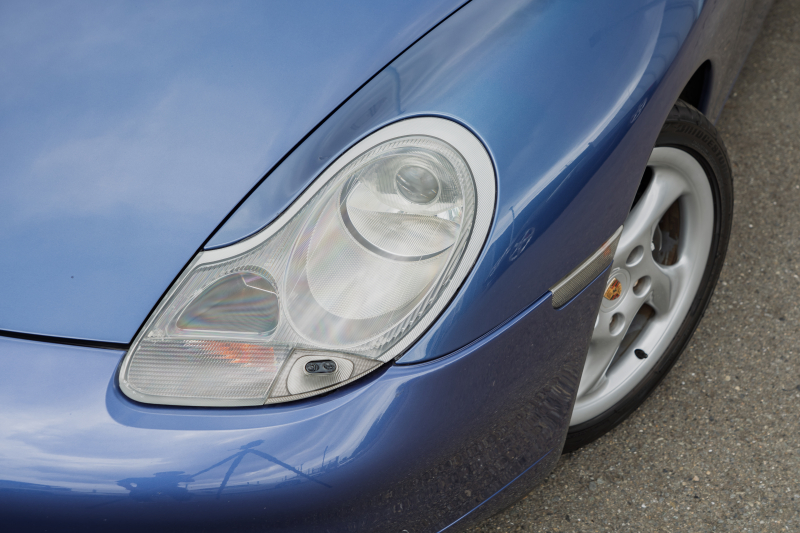 ポルシェ 911(Type996) ｶﾚﾗ　6速ﾏﾆｭｱﾙ 左ﾊﾝﾄﾞﾙ 希少ｶﾗｰ ﾌﾞﾗｯｸﾚｻﾞｰｼｰﾄ ｱﾙｶﾝﾀｰﾗﾙｰﾌﾗｲﾅｰ ｶﾚﾗﾘｱｽﾎﾟｲﾗｰ PSM ｷｾﾉﾝﾗｲﾄ ｶﾗｰｸﾚｽﾄｷｬｯﾌﾟ ﾀｰﾎﾞﾙｯｸ18ｲﾝﾁAW　2年保証