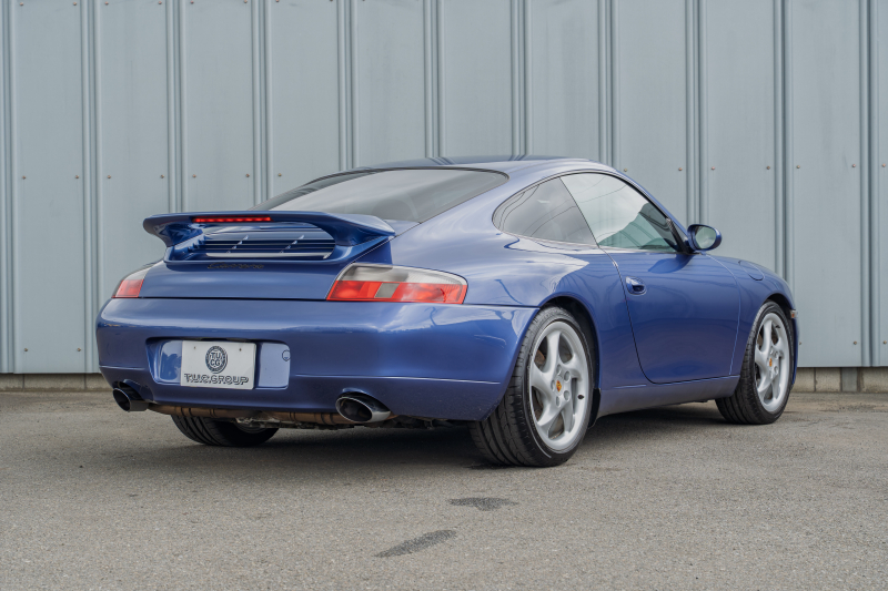 ポルシェ 911(Type996) ｶﾚﾗ　6速ﾏﾆｭｱﾙ 左ﾊﾝﾄﾞﾙ 希少ｶﾗｰ ﾌﾞﾗｯｸﾚｻﾞｰｼｰﾄ ｱﾙｶﾝﾀｰﾗﾙｰﾌﾗｲﾅｰ ｶﾚﾗﾘｱｽﾎﾟｲﾗｰ PSM ｷｾﾉﾝﾗｲﾄ ｶﾗｰｸﾚｽﾄｷｬｯﾌﾟ ﾀｰﾎﾞﾙｯｸ18ｲﾝﾁAW　2年保証