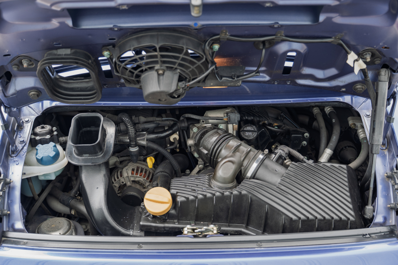 ポルシェ 911(Type996) ｶﾚﾗ　6速ﾏﾆｭｱﾙ 左ﾊﾝﾄﾞﾙ 希少ｶﾗｰ ﾌﾞﾗｯｸﾚｻﾞｰｼｰﾄ ｱﾙｶﾝﾀｰﾗﾙｰﾌﾗｲﾅｰ ｶﾚﾗﾘｱｽﾎﾟｲﾗｰ PSM ｷｾﾉﾝﾗｲﾄ ｶﾗｰｸﾚｽﾄｷｬｯﾌﾟ ﾀｰﾎﾞﾙｯｸ18ｲﾝﾁAW　2年保証