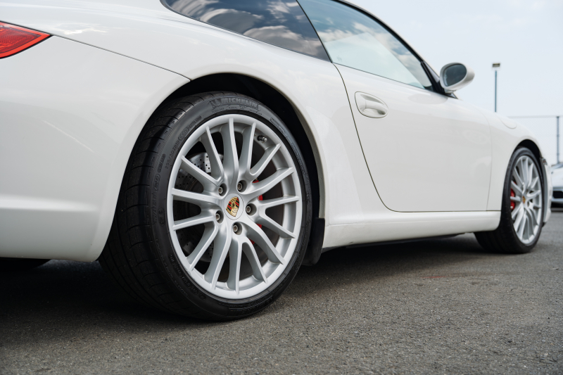 ポルシェ 911(Type997) ｶﾚﾗS ｽﾎﾟｰﾂｸﾛﾉﾊﾟｯｹｰｼﾞ　ﾌﾞﾗｯｸﾚｻﾞｰｽﾎﾟｰﾂｼｰﾄ+ ｶﾛｯﾂｪﾘｱﾅﾋﾞ PASM ｵｰﾄｴｱｺﾝ PSM ｷｾﾉﾝﾍｯﾄﾞﾗｲﾄ ｶﾗｰｸﾚｽﾄｾﾝﾀｰｷｬｯﾌﾟ ｽﾎﾟｰﾂﾃﾞｻﾞｲﾝ19ｲﾝﾁAW　2年保証