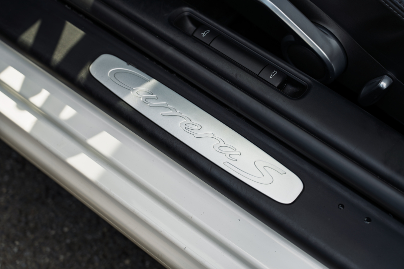 ポルシェ 911(Type997) ｶﾚﾗS ｽﾎﾟｰﾂｸﾛﾉﾊﾟｯｹｰｼﾞ　ﾌﾞﾗｯｸﾚｻﾞｰｽﾎﾟｰﾂｼｰﾄ+ ｶﾛｯﾂｪﾘｱﾅﾋﾞ PASM ｵｰﾄｴｱｺﾝ PSM ｷｾﾉﾝﾍｯﾄﾞﾗｲﾄ ｶﾗｰｸﾚｽﾄｾﾝﾀｰｷｬｯﾌﾟ ｽﾎﾟｰﾂﾃﾞｻﾞｲﾝ19ｲﾝﾁAW　2年保証