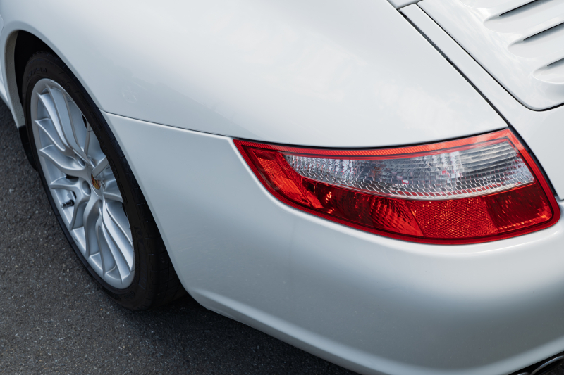 ポルシェ 911(Type997) ｶﾚﾗS ｽﾎﾟｰﾂｸﾛﾉﾊﾟｯｹｰｼﾞ　ﾌﾞﾗｯｸﾚｻﾞｰｽﾎﾟｰﾂｼｰﾄ+ ｶﾛｯﾂｪﾘｱﾅﾋﾞ PASM ｵｰﾄｴｱｺﾝ PSM ｷｾﾉﾝﾍｯﾄﾞﾗｲﾄ ｶﾗｰｸﾚｽﾄｾﾝﾀｰｷｬｯﾌﾟ ｽﾎﾟｰﾂﾃﾞｻﾞｲﾝ19ｲﾝﾁAW　2年保証