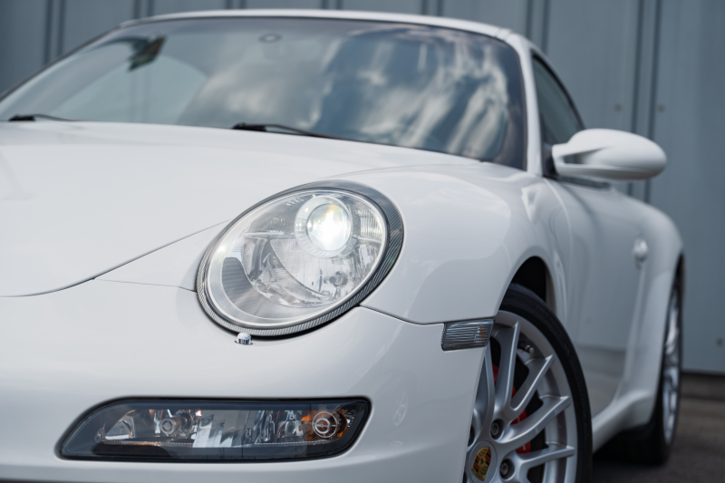 ポルシェ 911(Type997) ｶﾚﾗS ｽﾎﾟｰﾂｸﾛﾉﾊﾟｯｹｰｼﾞ　ﾌﾞﾗｯｸﾚｻﾞｰｽﾎﾟｰﾂｼｰﾄ+ ｶﾛｯﾂｪﾘｱﾅﾋﾞ PASM ｵｰﾄｴｱｺﾝ PSM ｷｾﾉﾝﾍｯﾄﾞﾗｲﾄ ｶﾗｰｸﾚｽﾄｾﾝﾀｰｷｬｯﾌﾟ ｽﾎﾟｰﾂﾃﾞｻﾞｲﾝ19ｲﾝﾁAW　2年保証