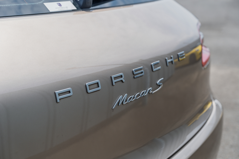 ポルシェ マカン S　2016年ﾓﾃﾞﾙ ﾍﾞｰｼﾞｭﾚｻﾞｰｼｰﾄ ｼｰﾄﾋｰﾀｰ ｸﾗﾘｵﾝﾅﾋﾞ ﾌﾙｾｸﾞTV PDLS ｸﾙｰｽﾞｺﾝﾄﾛｰﾙ TPM ﾏｶﾝS18ｲﾝﾁｱﾙﾐﾎｲｰﾙ ｶﾗｰｸﾚｽﾄｾﾝﾀｰｷｬｯﾌﾟ ｵｰﾄﾃｰﾙｹﾞｰﾄ ﾄﾉｶﾊﾞｰ　2年保証