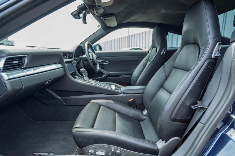 ポルシェ 911(Type991.1) ｶﾚﾗ4　ﾌﾞﾗｯｸﾚｻﾞｰｼｰﾄ ｼｰﾄﾋｰﾀｰ ﾍﾞﾝﾁﾚｰﾀｰ ｸﾗﾘｵﾝﾅﾋﾞ ﾌﾙｾｸﾞTV PASM PDLS ｴﾝﾄﾘｰﾄﾞﾗｲﾌﾞ ｽﾃｱﾘﾝｸﾞﾋｰﾀｰ ﾊﾟｰｸｱｼｽﾄ ｵｰﾄｴｱｺﾝ 電動ﾄﾞｱﾐﾗｰ ｶﾚﾗ19ｲﾝﾁAW　2年保証