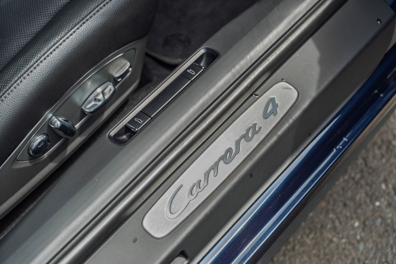 ポルシェ 911(Type991.1) ｶﾚﾗ4　ﾌﾞﾗｯｸﾚｻﾞｰｼｰﾄ ｼｰﾄﾋｰﾀｰ ﾍﾞﾝﾁﾚｰﾀｰ ｸﾗﾘｵﾝﾅﾋﾞ ﾌﾙｾｸﾞTV PASM PDLS ｴﾝﾄﾘｰﾄﾞﾗｲﾌﾞ ｽﾃｱﾘﾝｸﾞﾋｰﾀｰ ﾊﾟｰｸｱｼｽﾄ ｵｰﾄｴｱｺﾝ 電動ﾄﾞｱﾐﾗｰ ｶﾚﾗ19ｲﾝﾁAW　2年保証