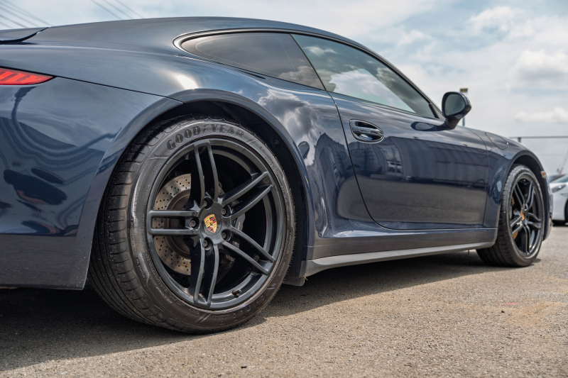 ポルシェ 911(Type991.1) ｶﾚﾗ4　ﾌﾞﾗｯｸﾚｻﾞｰｼｰﾄ ｼｰﾄﾋｰﾀｰ ﾍﾞﾝﾁﾚｰﾀｰ ｸﾗﾘｵﾝﾅﾋﾞ ﾌﾙｾｸﾞTV PASM PDLS ｴﾝﾄﾘｰﾄﾞﾗｲﾌﾞ ｽﾃｱﾘﾝｸﾞﾋｰﾀｰ ﾊﾟｰｸｱｼｽﾄ ｵｰﾄｴｱｺﾝ 電動ﾄﾞｱﾐﾗｰ ｶﾚﾗ19ｲﾝﾁAW　2年保証