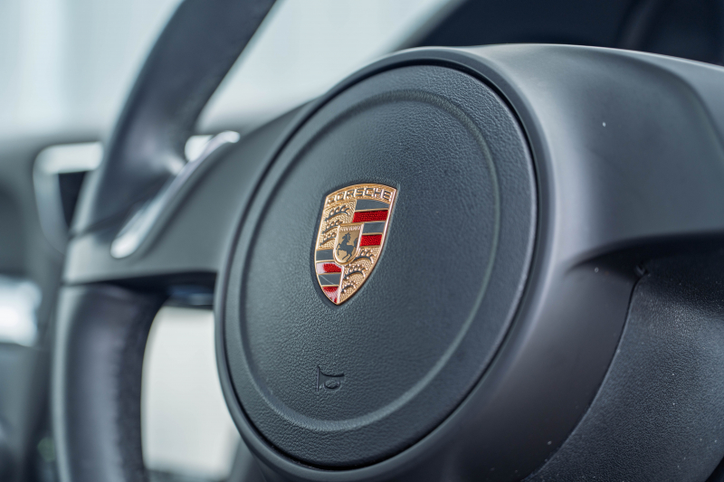 ポルシェ 911(Type991.1) ｶﾚﾗ4　ﾌﾞﾗｯｸﾚｻﾞｰｼｰﾄ ｼｰﾄﾋｰﾀｰ ﾍﾞﾝﾁﾚｰﾀｰ ｸﾗﾘｵﾝﾅﾋﾞ ﾌﾙｾｸﾞTV PASM PDLS ｴﾝﾄﾘｰﾄﾞﾗｲﾌﾞ ｽﾃｱﾘﾝｸﾞﾋｰﾀｰ ﾊﾟｰｸｱｼｽﾄ ｵｰﾄｴｱｺﾝ 電動ﾄﾞｱﾐﾗｰ ｶﾚﾗ19ｲﾝﾁAW　2年保証
