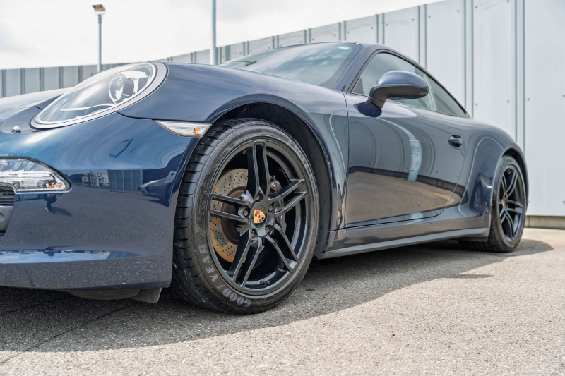ポルシェ 911(Type991.1) ｶﾚﾗ4　ﾌﾞﾗｯｸﾚｻﾞｰｼｰﾄ ｼｰﾄﾋｰﾀｰ ﾍﾞﾝﾁﾚｰﾀｰ ｸﾗﾘｵﾝﾅﾋﾞ ﾌﾙｾｸﾞTV PASM PDLS ｴﾝﾄﾘｰﾄﾞﾗｲﾌﾞ ｽﾃｱﾘﾝｸﾞﾋｰﾀｰ ﾊﾟｰｸｱｼｽﾄ ｵｰﾄｴｱｺﾝ 電動ﾄﾞｱﾐﾗｰ ｶﾚﾗ19ｲﾝﾁAW　2年保証