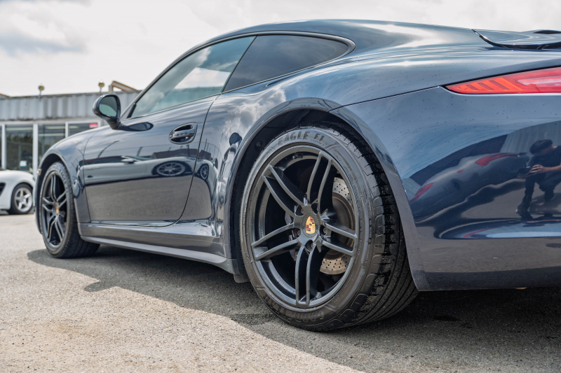 ポルシェ 911(Type991.1) ｶﾚﾗ4　ﾌﾞﾗｯｸﾚｻﾞｰｼｰﾄ ｼｰﾄﾋｰﾀｰ ﾍﾞﾝﾁﾚｰﾀｰ ｸﾗﾘｵﾝﾅﾋﾞ ﾌﾙｾｸﾞTV PASM PDLS ｴﾝﾄﾘｰﾄﾞﾗｲﾌﾞ ｽﾃｱﾘﾝｸﾞﾋｰﾀｰ ﾊﾟｰｸｱｼｽﾄ ｵｰﾄｴｱｺﾝ 電動ﾄﾞｱﾐﾗｰ ｶﾚﾗ19ｲﾝﾁAW　2年保証