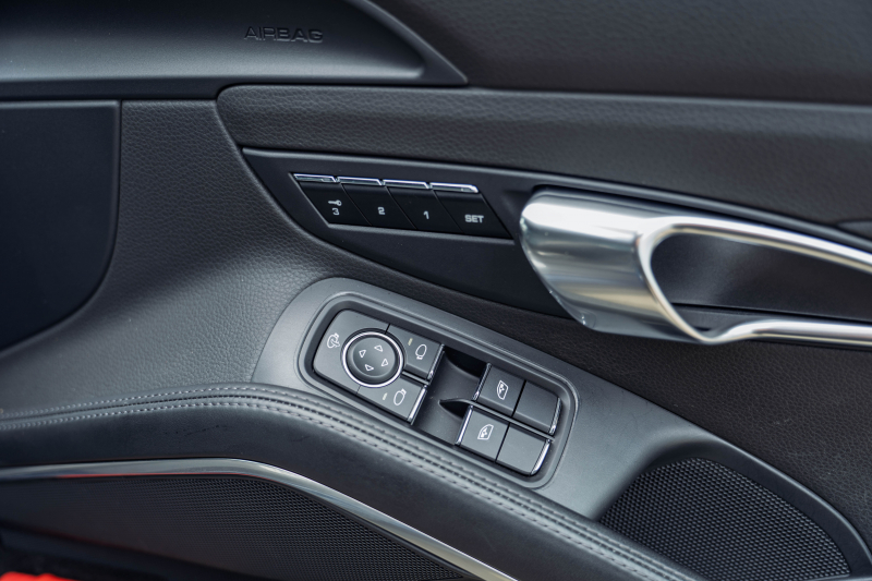 ポルシェ 911(Type991.1) ｶﾚﾗ4　ﾌﾞﾗｯｸﾚｻﾞｰｼｰﾄ ｼｰﾄﾋｰﾀｰ ﾍﾞﾝﾁﾚｰﾀｰ ｸﾗﾘｵﾝﾅﾋﾞ ﾌﾙｾｸﾞTV PASM PDLS ｴﾝﾄﾘｰﾄﾞﾗｲﾌﾞ ｽﾃｱﾘﾝｸﾞﾋｰﾀｰ ﾊﾟｰｸｱｼｽﾄ ｵｰﾄｴｱｺﾝ 電動ﾄﾞｱﾐﾗｰ ｶﾚﾗ19ｲﾝﾁAW　2年保証
