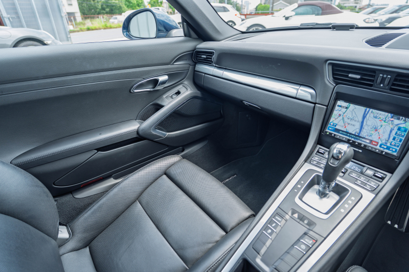 ポルシェ 911(Type991.1) ｶﾚﾗ4　ﾌﾞﾗｯｸﾚｻﾞｰｼｰﾄ ｼｰﾄﾋｰﾀｰ ﾍﾞﾝﾁﾚｰﾀｰ ｸﾗﾘｵﾝﾅﾋﾞ ﾌﾙｾｸﾞTV PASM PDLS ｴﾝﾄﾘｰﾄﾞﾗｲﾌﾞ ｽﾃｱﾘﾝｸﾞﾋｰﾀｰ ﾊﾟｰｸｱｼｽﾄ ｵｰﾄｴｱｺﾝ 電動ﾄﾞｱﾐﾗｰ ｶﾚﾗ19ｲﾝﾁAW　2年保証
