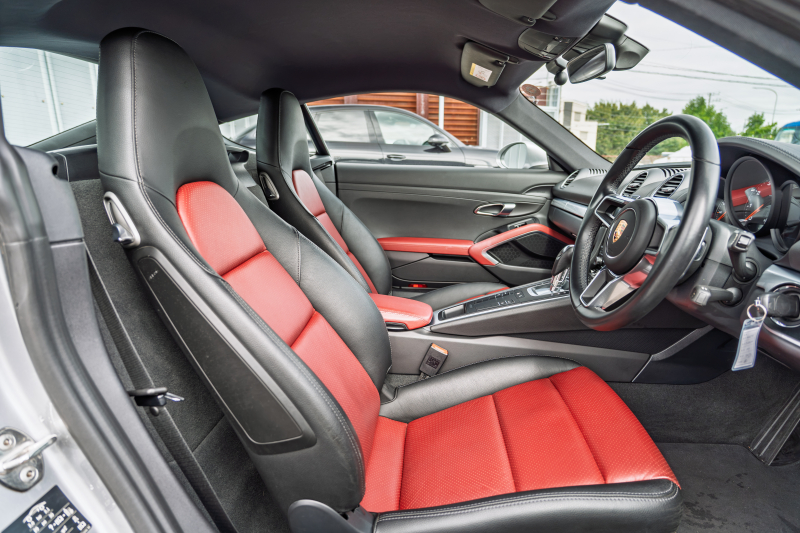 ポルシェ 718 ケイマン ﾍﾞｰｽｸﾞﾚｰﾄﾞ　ﾂｰﾄﾝﾚｻﾞｰPKG(ﾌﾞﾗｯｸ/ﾎﾞﾙﾄﾞｰﾚｯﾄﾞ) ｼｰﾄﾋｰﾀｰ PCMﾅﾋﾞ AppleCarPlay ﾊﾞｯｸｶﾒﾗ DSRC ｵｰﾄｴｱｺﾝ 電動ﾄﾞｱﾐﾗｰ ﾄﾞﾗｲﾌﾞﾚｺｰﾀﾞｰ TPM ﾎﾞｸｽﾀｰ18ｲﾝﾁｱﾙﾐﾎｲｰﾙ　2年保証
