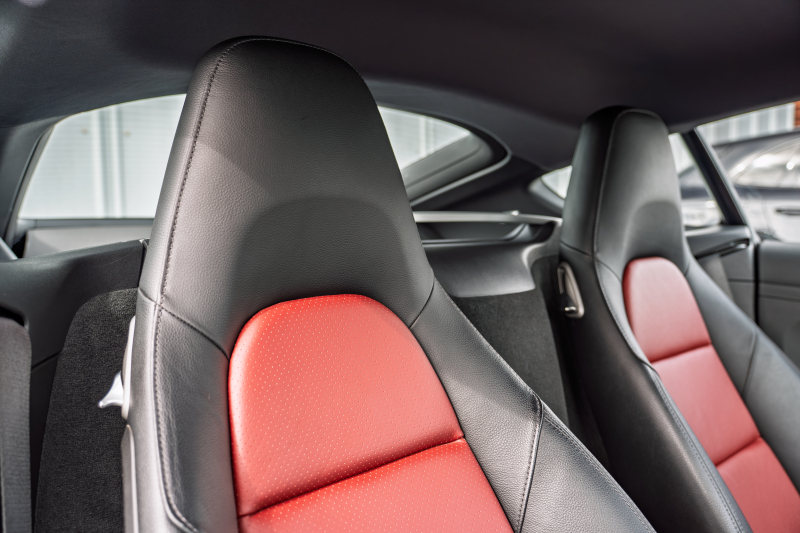 ポルシェ 718 ケイマン ﾍﾞｰｽｸﾞﾚｰﾄﾞ　ﾂｰﾄﾝﾚｻﾞｰPKG(ﾌﾞﾗｯｸ/ﾎﾞﾙﾄﾞｰﾚｯﾄﾞ) ｼｰﾄﾋｰﾀｰ PCMﾅﾋﾞ AppleCarPlay ﾊﾞｯｸｶﾒﾗ DSRC ｵｰﾄｴｱｺﾝ 電動ﾄﾞｱﾐﾗｰ ﾄﾞﾗｲﾌﾞﾚｺｰﾀﾞｰ TPM ﾎﾞｸｽﾀｰ18ｲﾝﾁｱﾙﾐﾎｲｰﾙ　2年保証