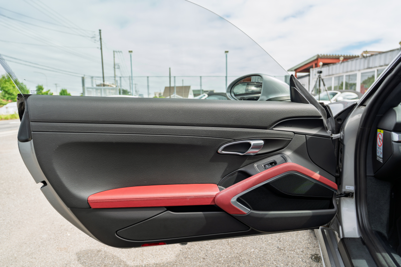 ポルシェ 718 ケイマン ﾍﾞｰｽｸﾞﾚｰﾄﾞ　ﾂｰﾄﾝﾚｻﾞｰPKG(ﾌﾞﾗｯｸ/ﾎﾞﾙﾄﾞｰﾚｯﾄﾞ) ｼｰﾄﾋｰﾀｰ PCMﾅﾋﾞ AppleCarPlay ﾊﾞｯｸｶﾒﾗ DSRC ｵｰﾄｴｱｺﾝ 電動ﾄﾞｱﾐﾗｰ ﾄﾞﾗｲﾌﾞﾚｺｰﾀﾞｰ TPM ﾎﾞｸｽﾀｰ18ｲﾝﾁｱﾙﾐﾎｲｰﾙ　2年保証