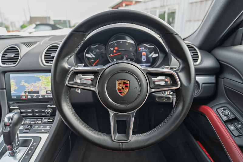 ポルシェ 718 ケイマン ﾍﾞｰｽｸﾞﾚｰﾄﾞ　ﾂｰﾄﾝﾚｻﾞｰPKG(ﾌﾞﾗｯｸ/ﾎﾞﾙﾄﾞｰﾚｯﾄﾞ) ｼｰﾄﾋｰﾀｰ PCMﾅﾋﾞ AppleCarPlay ﾊﾞｯｸｶﾒﾗ DSRC ｵｰﾄｴｱｺﾝ 電動ﾄﾞｱﾐﾗｰ ﾄﾞﾗｲﾌﾞﾚｺｰﾀﾞｰ TPM ﾎﾞｸｽﾀｰ18ｲﾝﾁｱﾙﾐﾎｲｰﾙ　2年保証