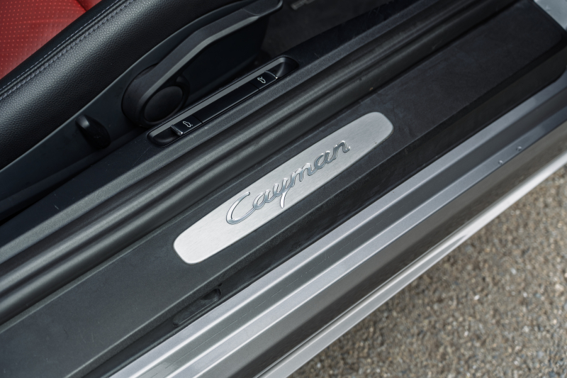 ポルシェ 718 ケイマン ﾍﾞｰｽｸﾞﾚｰﾄﾞ　ﾂｰﾄﾝﾚｻﾞｰPKG(ﾌﾞﾗｯｸ/ﾎﾞﾙﾄﾞｰﾚｯﾄﾞ) ｼｰﾄﾋｰﾀｰ PCMﾅﾋﾞ AppleCarPlay ﾊﾞｯｸｶﾒﾗ DSRC ｵｰﾄｴｱｺﾝ 電動ﾄﾞｱﾐﾗｰ ﾄﾞﾗｲﾌﾞﾚｺｰﾀﾞｰ TPM ﾎﾞｸｽﾀｰ18ｲﾝﾁｱﾙﾐﾎｲｰﾙ　2年保証