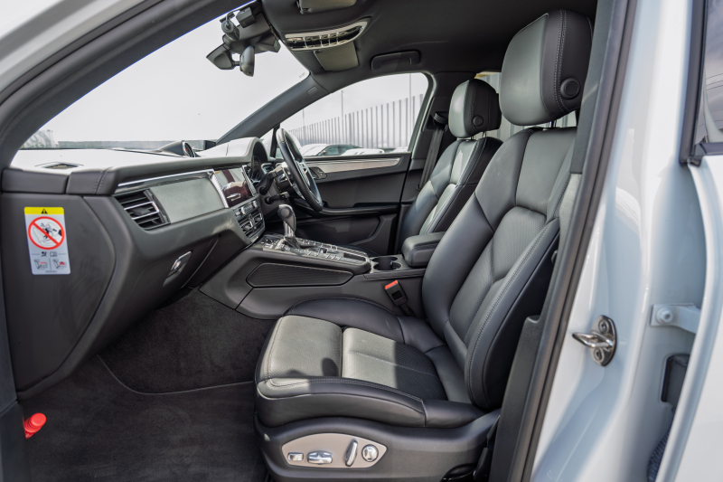 ポルシェ マカン ﾍﾞｰｽｸﾞﾚｰﾄﾞ ｽﾎﾟｰﾂｸﾛﾉPKG　ﾚｻﾞｰPKG ﾌﾞﾗｯｸﾚｻﾞｰｼｰﾄ ｼｰﾄﾋｰﾀｰ PCMﾅﾋﾞ AppleCarPlay ｱﾗｳﾝﾄﾞﾋﾞｭｰ PASM ｴﾝﾄﾘｰﾄﾞﾗｲﾌﾞ ACC ﾚｰﾝﾁｪﾝｼﾞ TPM ﾏｶﾝｽﾎﾟｰﾂ19ｲﾝﾁAW　2年保証