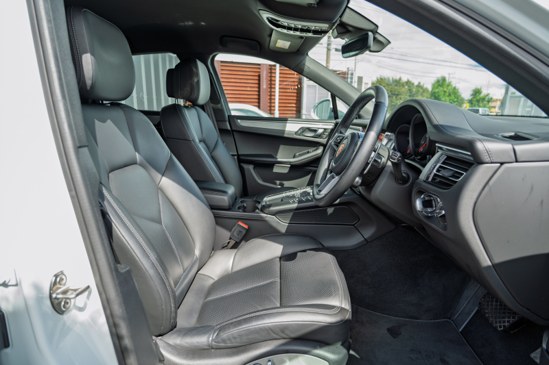 ポルシェ マカン ﾍﾞｰｽｸﾞﾚｰﾄﾞ ｽﾎﾟｰﾂｸﾛﾉPKG　ﾚｻﾞｰPKG ﾌﾞﾗｯｸﾚｻﾞｰｼｰﾄ ｼｰﾄﾋｰﾀｰ PCMﾅﾋﾞ AppleCarPlay ｱﾗｳﾝﾄﾞﾋﾞｭｰ PASM ｴﾝﾄﾘｰﾄﾞﾗｲﾌﾞ ACC ﾚｰﾝﾁｪﾝｼﾞ TPM ﾏｶﾝｽﾎﾟｰﾂ19ｲﾝﾁAW　2年保証
