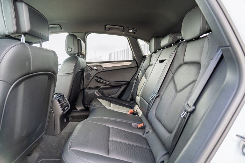 ポルシェ マカン ﾍﾞｰｽｸﾞﾚｰﾄﾞ ｽﾎﾟｰﾂｸﾛﾉPKG　ﾚｻﾞｰPKG ﾌﾞﾗｯｸﾚｻﾞｰｼｰﾄ ｼｰﾄﾋｰﾀｰ PCMﾅﾋﾞ AppleCarPlay ｱﾗｳﾝﾄﾞﾋﾞｭｰ PASM ｴﾝﾄﾘｰﾄﾞﾗｲﾌﾞ ACC ﾚｰﾝﾁｪﾝｼﾞ TPM ﾏｶﾝｽﾎﾟｰﾂ19ｲﾝﾁAW　2年保証
