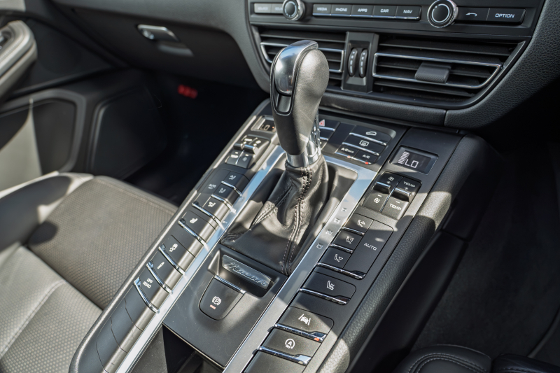 ポルシェ マカン ﾍﾞｰｽｸﾞﾚｰﾄﾞ ｽﾎﾟｰﾂｸﾛﾉPKG　ﾚｻﾞｰPKG ﾌﾞﾗｯｸﾚｻﾞｰｼｰﾄ ｼｰﾄﾋｰﾀｰ PCMﾅﾋﾞ AppleCarPlay ｱﾗｳﾝﾄﾞﾋﾞｭｰ PASM ｴﾝﾄﾘｰﾄﾞﾗｲﾌﾞ ACC ﾚｰﾝﾁｪﾝｼﾞ TPM ﾏｶﾝｽﾎﾟｰﾂ19ｲﾝﾁAW　2年保証