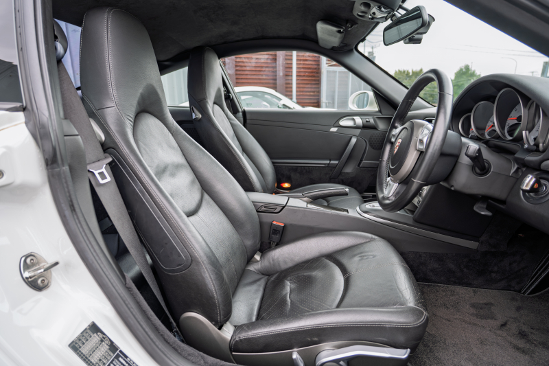 ポルシェ 911(Type997) S　ﾌﾞﾗｯｸﾚｻﾞｰｼｰﾄ ｼｰﾄﾋｰﾀｰ ﾚｯﾄﾞﾊﾟﾅｿﾆｯｸﾅﾋﾞ ﾌﾙｾｸﾞTV ｽﾎﾟｰﾂｽﾃｱ ｷｾﾉﾝ F/Rﾌｫｸﾞ PASM ｵｰﾄｴｱｺﾝ ｶﾚﾗS19ｲﾝﾁAW ETC　2年保証