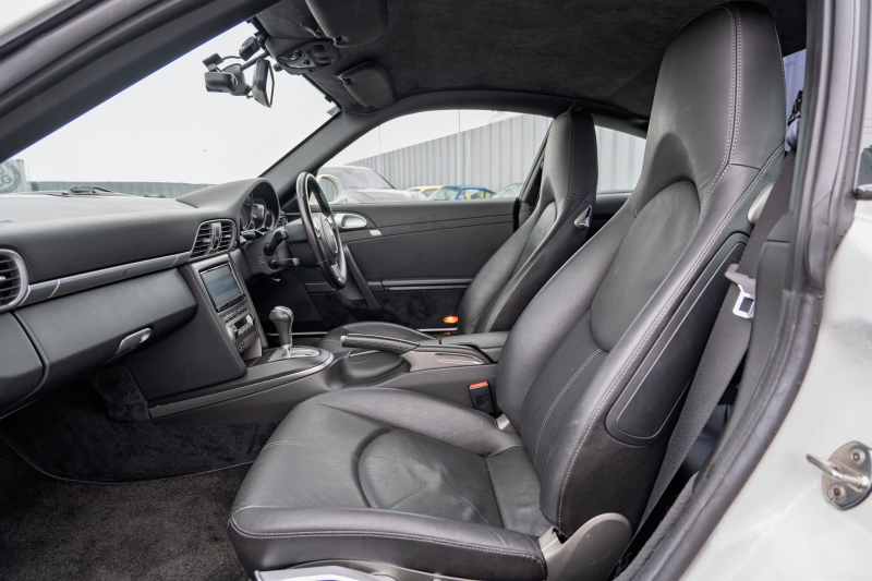 ポルシェ 911(Type997) S　ﾌﾞﾗｯｸﾚｻﾞｰｼｰﾄ ｼｰﾄﾋｰﾀｰ ﾚｯﾄﾞﾊﾟﾅｿﾆｯｸﾅﾋﾞ ﾌﾙｾｸﾞTV ｽﾎﾟｰﾂｽﾃｱ ｷｾﾉﾝ F/Rﾌｫｸﾞ PASM ｵｰﾄｴｱｺﾝ ｶﾚﾗS19ｲﾝﾁAW ETC　2年保証