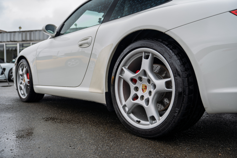 ポルシェ 911(Type997) S　ﾌﾞﾗｯｸﾚｻﾞｰｼｰﾄ ｼｰﾄﾋｰﾀｰ ﾚｯﾄﾞﾊﾟﾅｿﾆｯｸﾅﾋﾞ ﾌﾙｾｸﾞTV ｽﾎﾟｰﾂｽﾃｱ ｷｾﾉﾝ F/Rﾌｫｸﾞ PASM ｵｰﾄｴｱｺﾝ ｶﾚﾗS19ｲﾝﾁAW ETC　2年保証
