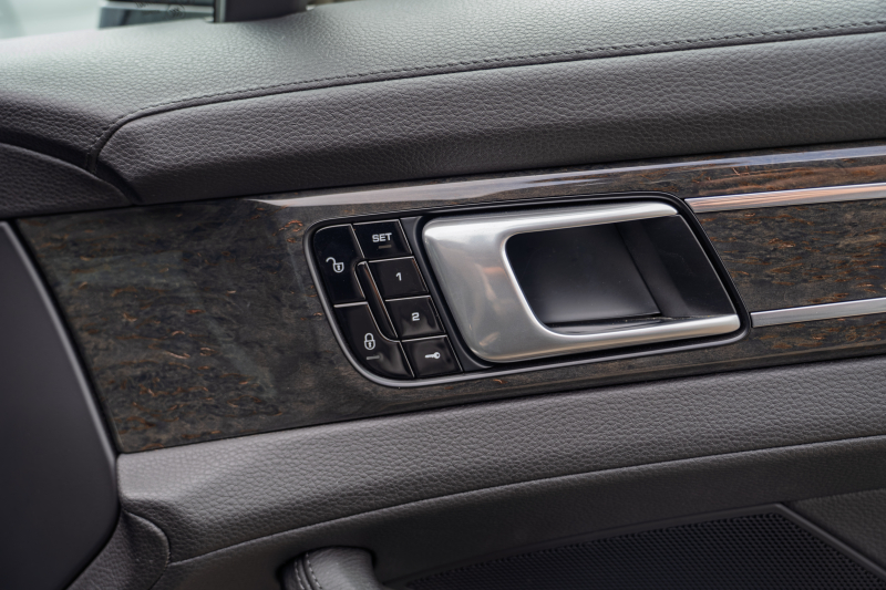 ポルシェ パナメーラ 4　MY18 ﾌﾞﾗｯｸﾚｻﾞｰｼｰﾄ ｼｰﾄﾋｰﾀｰ ﾍﾞﾝﾁﾚｰﾀｰ PCMﾅﾋﾞ AppleCarPlay ｱﾗｳﾝﾄﾞﾋﾞｭｰ PASM/ｴｱｻｽ PDLS ｴﾝﾄﾘｰﾄﾞﾗｲﾌﾞ 911ﾀｰﾎﾞﾃﾞｻﾞｲﾝ21ｲﾝﾁAW　2年保証