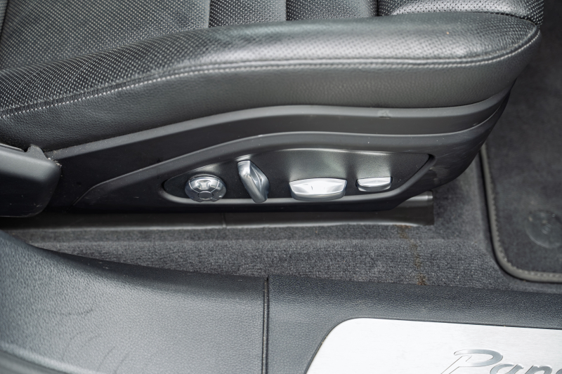 ポルシェ パナメーラ 4　MY18 ﾌﾞﾗｯｸﾚｻﾞｰｼｰﾄ ｼｰﾄﾋｰﾀｰ ﾍﾞﾝﾁﾚｰﾀｰ PCMﾅﾋﾞ AppleCarPlay ｱﾗｳﾝﾄﾞﾋﾞｭｰ PASM/ｴｱｻｽ PDLS ｴﾝﾄﾘｰﾄﾞﾗｲﾌﾞ 911ﾀｰﾎﾞﾃﾞｻﾞｲﾝ21ｲﾝﾁAW　2年保証