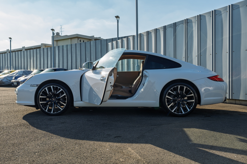ポルシェ 911(Type997) ｶﾚﾗ ｽﾎﾟｰﾂｸﾛﾉPKG　後期ﾓﾃﾞﾙ 7速PDK ｻﾝﾄﾞﾍﾞｰｼﾞｭﾚｻﾞｰｼｰﾄ ｼｰﾄﾋｰﾀｰ ｱﾙｶﾝﾀｰﾗﾙｰﾌﾗｲﾅｰ ｶﾛｯﾂｪﾘｱﾅﾋﾞ ﾌﾙｾｸﾞ ﾀﾞｲﾅﾐｯｸｺｰﾅﾘﾝｸﾞﾗｲﾄ ARQRAYﾏﾌﾗｰ momo20ｲﾝﾁAW　2年保証
