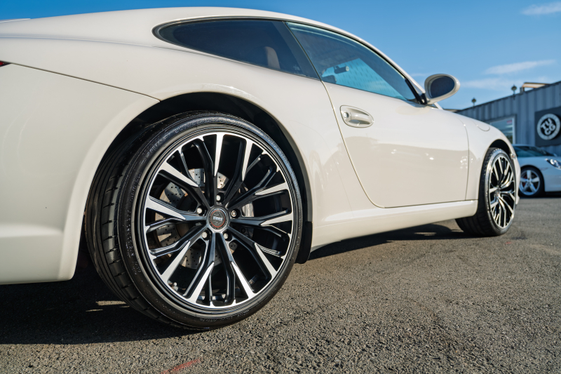 ポルシェ 911(Type997) ｶﾚﾗ ｽﾎﾟｰﾂｸﾛﾉPKG　後期ﾓﾃﾞﾙ 7速PDK ｻﾝﾄﾞﾍﾞｰｼﾞｭﾚｻﾞｰｼｰﾄ ｼｰﾄﾋｰﾀｰ ｱﾙｶﾝﾀｰﾗﾙｰﾌﾗｲﾅｰ ｶﾛｯﾂｪﾘｱﾅﾋﾞ ﾌﾙｾｸﾞ ﾀﾞｲﾅﾐｯｸｺｰﾅﾘﾝｸﾞﾗｲﾄ ARQRAYﾏﾌﾗｰ momo20ｲﾝﾁAW　2年保証