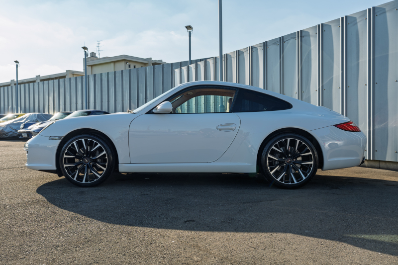 ポルシェ 911(Type997) ｶﾚﾗ ｽﾎﾟｰﾂｸﾛﾉPKG　後期ﾓﾃﾞﾙ 7速PDK ｻﾝﾄﾞﾍﾞｰｼﾞｭﾚｻﾞｰｼｰﾄ ｼｰﾄﾋｰﾀｰ ｱﾙｶﾝﾀｰﾗﾙｰﾌﾗｲﾅｰ ｶﾛｯﾂｪﾘｱﾅﾋﾞ ﾌﾙｾｸﾞ ﾀﾞｲﾅﾐｯｸｺｰﾅﾘﾝｸﾞﾗｲﾄ ARQRAYﾏﾌﾗｰ momo20ｲﾝﾁAW　2年保証
