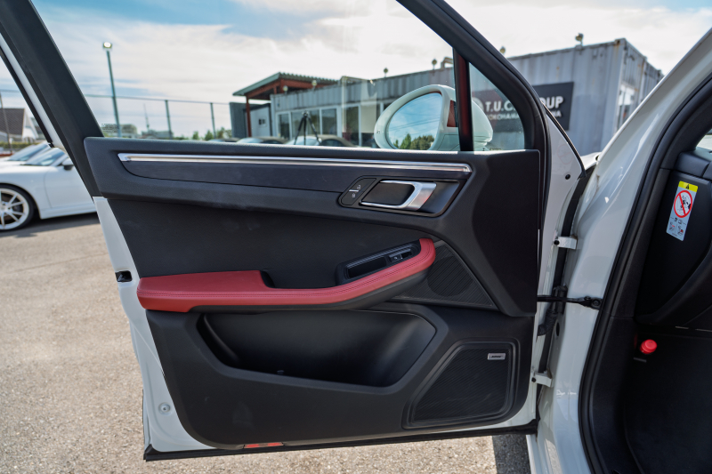 ポルシェ マカン GTS ｽﾎﾟｰﾂｸﾛﾉPKG　ﾚｻﾞｰPKG(ｶﾞｰﾈｯﾄﾚｯﾄﾞ) ﾊﾟﾉﾗﾏSR PCM AppleCarPlay ｽﾎﾟｴｸﾞACC ﾚｰﾝｷｰﾌﾟ ｴﾝﾄﾘｰﾄﾞﾗｲﾌﾞ PASM PDLS BOSE RSｽﾊﾟｲﾀﾞｰ20AW　2年保証