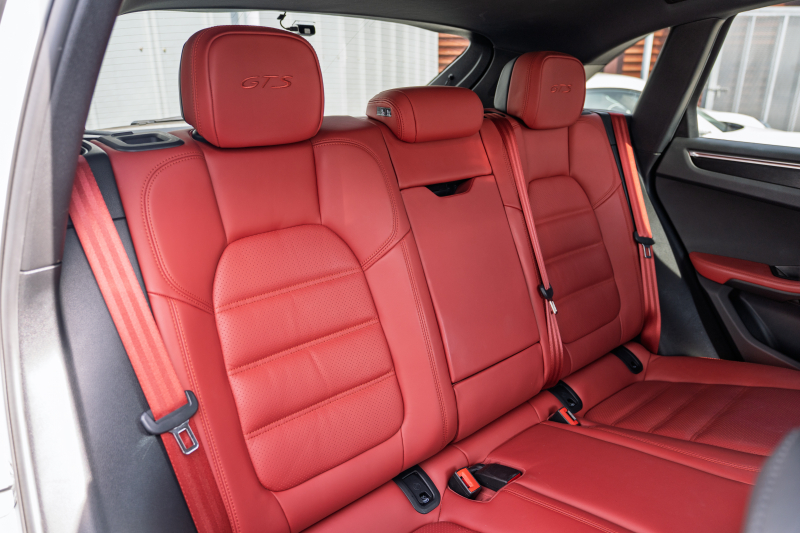 ポルシェ マカン GTS ｽﾎﾟｰﾂｸﾛﾉPKG　ﾚｻﾞｰPKG(ｶﾞｰﾈｯﾄﾚｯﾄﾞ) ﾊﾟﾉﾗﾏSR PCM AppleCarPlay ｽﾎﾟｴｸﾞACC ﾚｰﾝｷｰﾌﾟ ｴﾝﾄﾘｰﾄﾞﾗｲﾌﾞ PASM PDLS BOSE RSｽﾊﾟｲﾀﾞｰ20AW　2年保証