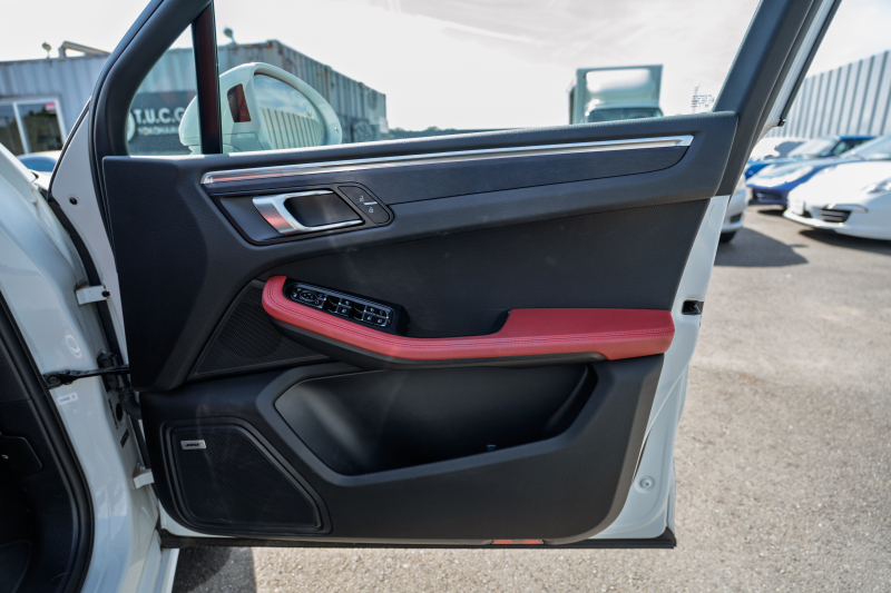 ポルシェ マカン GTS ｽﾎﾟｰﾂｸﾛﾉPKG　ﾚｻﾞｰPKG(ｶﾞｰﾈｯﾄﾚｯﾄﾞ) ﾊﾟﾉﾗﾏSR PCM AppleCarPlay ｽﾎﾟｴｸﾞACC ﾚｰﾝｷｰﾌﾟ ｴﾝﾄﾘｰﾄﾞﾗｲﾌﾞ PASM PDLS BOSE RSｽﾊﾟｲﾀﾞｰ20AW　2年保証