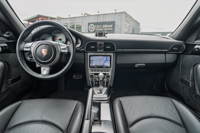 ポルシェ 911(Type997) ｶﾚﾗ　GT3ﾙｯｸｴｱﾛ ﾌﾞﾗｯｸﾚｻﾞｰｼｰﾄ ｼｰﾄﾋｰﾀｰ ｱﾙｶﾝﾀｰﾗﾙｰﾌﾗｲﾅｰ ﾊﾟｲｵﾆｱﾅﾋﾞ ｵｰﾄｴｱｺﾝ PSM ｷｾﾉﾝﾗｲﾄ F/Rﾌｫｸﾞ 後期ｶﾚﾗS19ｲﾝﾁAW　2年保証