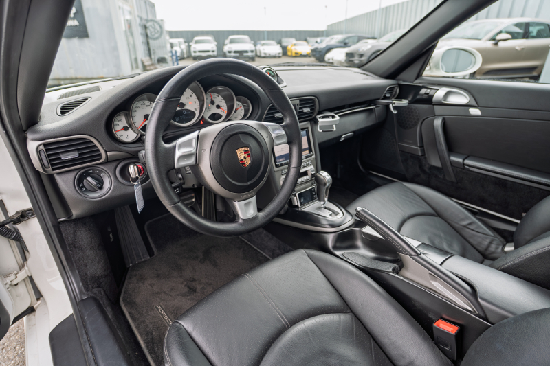 ポルシェ 911(Type997) ｶﾚﾗ　GT3ﾙｯｸｴｱﾛ ﾌﾞﾗｯｸﾚｻﾞｰｼｰﾄ ｼｰﾄﾋｰﾀｰ ｱﾙｶﾝﾀｰﾗﾙｰﾌﾗｲﾅｰ ﾊﾟｲｵﾆｱﾅﾋﾞ ｵｰﾄｴｱｺﾝ PSM ｷｾﾉﾝﾗｲﾄ F/Rﾌｫｸﾞ 後期ｶﾚﾗS19ｲﾝﾁAW　2年保証