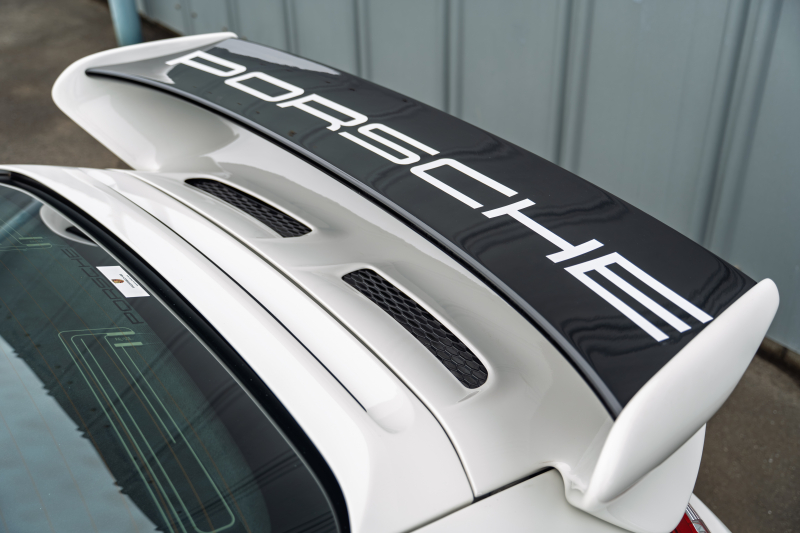 ポルシェ 911(Type997) ｶﾚﾗ　GT3ﾙｯｸｴｱﾛ ﾌﾞﾗｯｸﾚｻﾞｰｼｰﾄ ｼｰﾄﾋｰﾀｰ ｱﾙｶﾝﾀｰﾗﾙｰﾌﾗｲﾅｰ ﾊﾟｲｵﾆｱﾅﾋﾞ ｵｰﾄｴｱｺﾝ PSM ｷｾﾉﾝﾗｲﾄ F/Rﾌｫｸﾞ 後期ｶﾚﾗS19ｲﾝﾁAW　2年保証