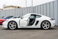 ポルシェ 718 ケイマン ｽﾎﾟｰﾂｸﾛﾉPKG　MY18 6速MT ﾌﾞﾗｯｸﾊｰﾌﾚｻﾞｰ PCMﾅﾋﾞ AppleCarPlay ｽﾎﾟｰﾂｴｸﾞｿﾞｰｽﾄ PASM ｷｾﾉﾝ ｵｰﾄｴｱｺﾝ TPM ｹｲﾏﾝS19ｲﾝﾁAW　2年保証