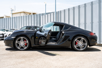 ポルシェ ケイマン(Type987) S ｽﾎﾟｰﾂｸﾛﾉPKG　世界限定777台/日本導入15台 ﾌﾞﾗｯｸﾚｻﾞｰｲﾝﾃﾘｱ ｼｰﾄﾋｰﾀｰ ｶﾛｯﾂｪﾘｱHDDﾅﾋﾞ PASM ｷｾﾉﾝ 911ﾀｰﾎﾞ19ｲﾝﾁAW 専用ｽﾄﾗｲﾌﾟ&ﾃﾞｶｰﾙ 　2年保証